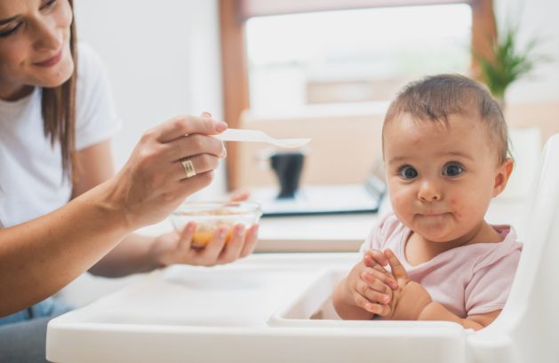 Med je poznat po mnogim zdravstvenim koristima, ali za bebe mlađe od 12 mjeseci može predstavljati ozbiljan rizik.