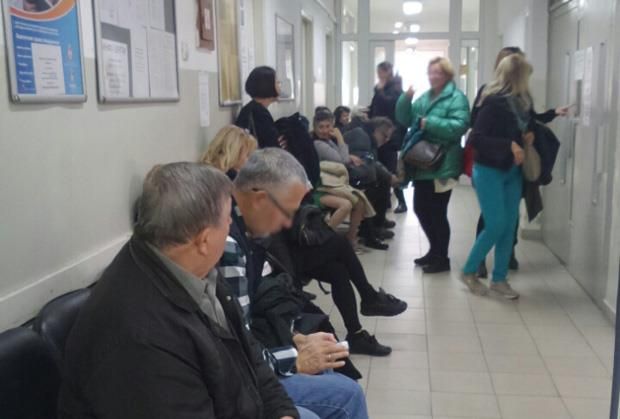 Ljekari upozoravaju da pomoć treba potražiti u slučaju ako oboljeli pođu da se osjećaju lošije, bolesnije, malaksalo, ako im temperatura ne prolazi.