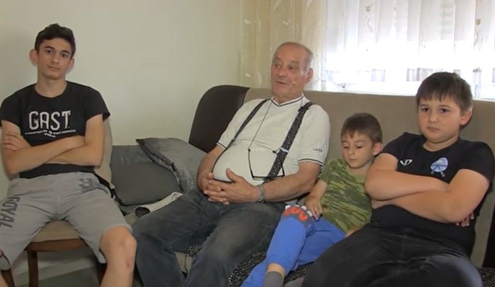 Za ponosnog djeda, svaka medalja, ali i dobra ocjena u školi suze su radosnice