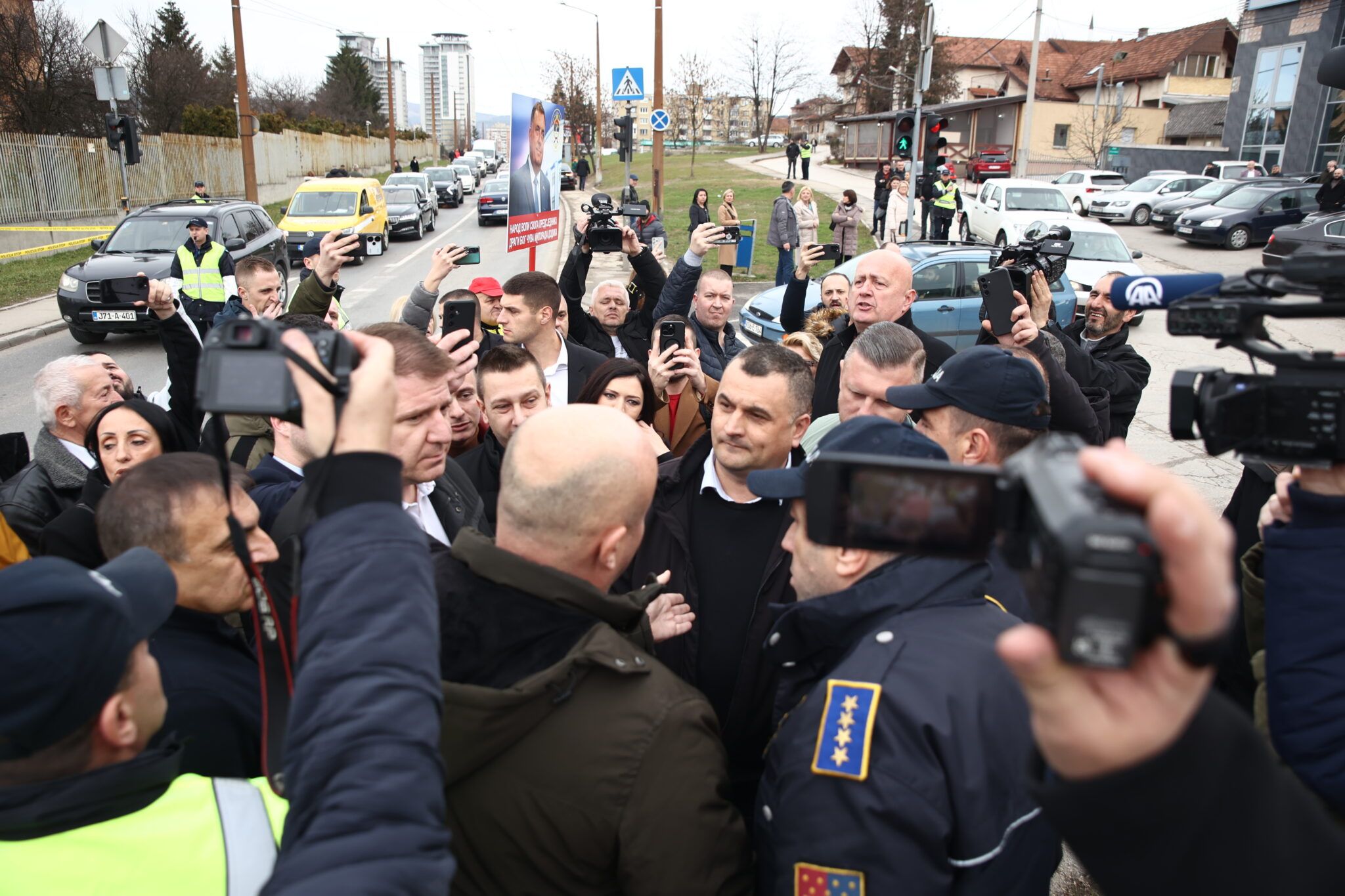 Oni su provocirali pripadnike MUP-a KS koji su osiguravali događaj, a pokušali su jednom trenutku i blokirati cestu