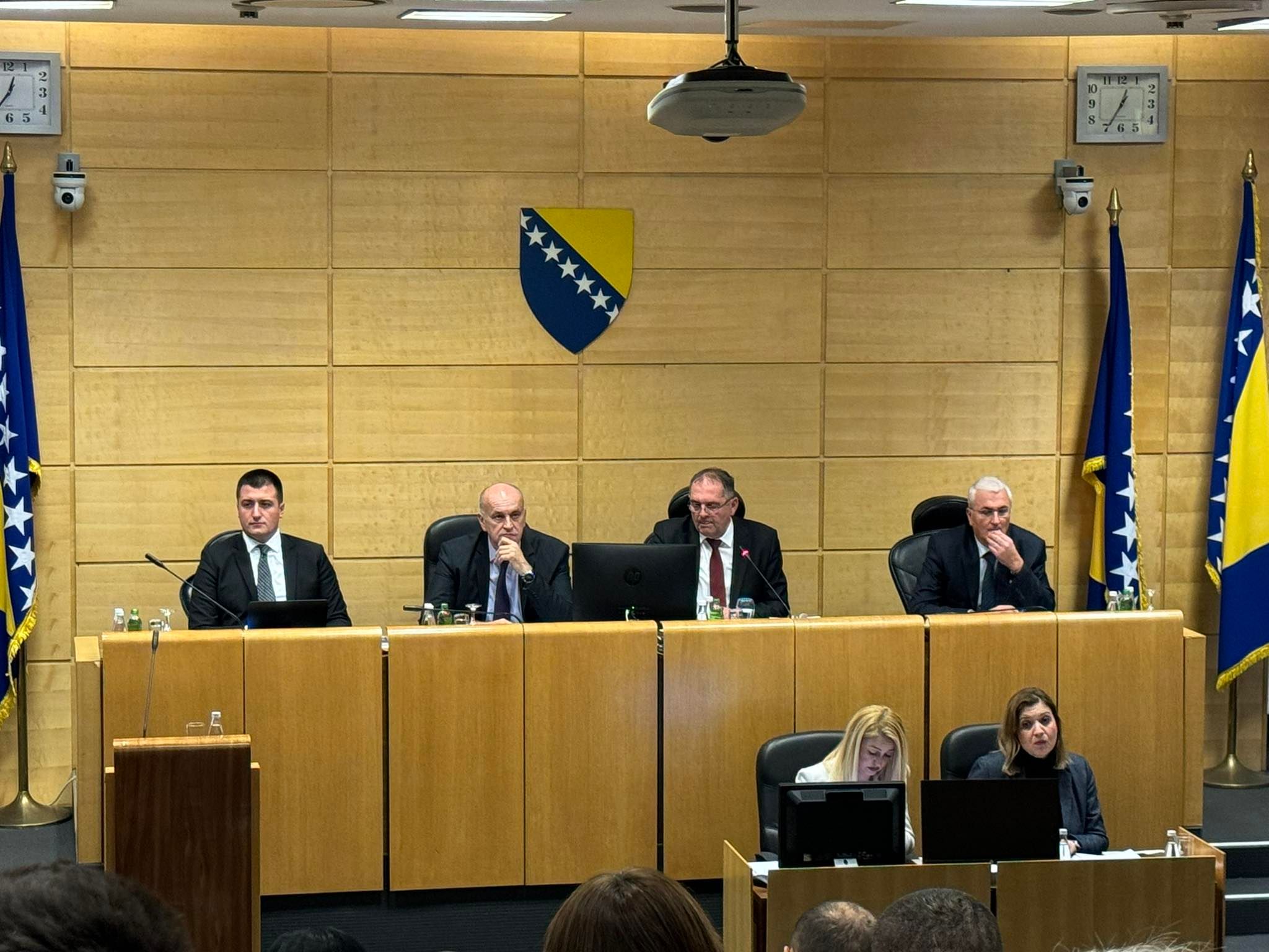 Prije početka sjednice Ambasada SAD-a uputila je jasnu poruku - ovo je važan trenutak za BiH, ali i za Ameriku