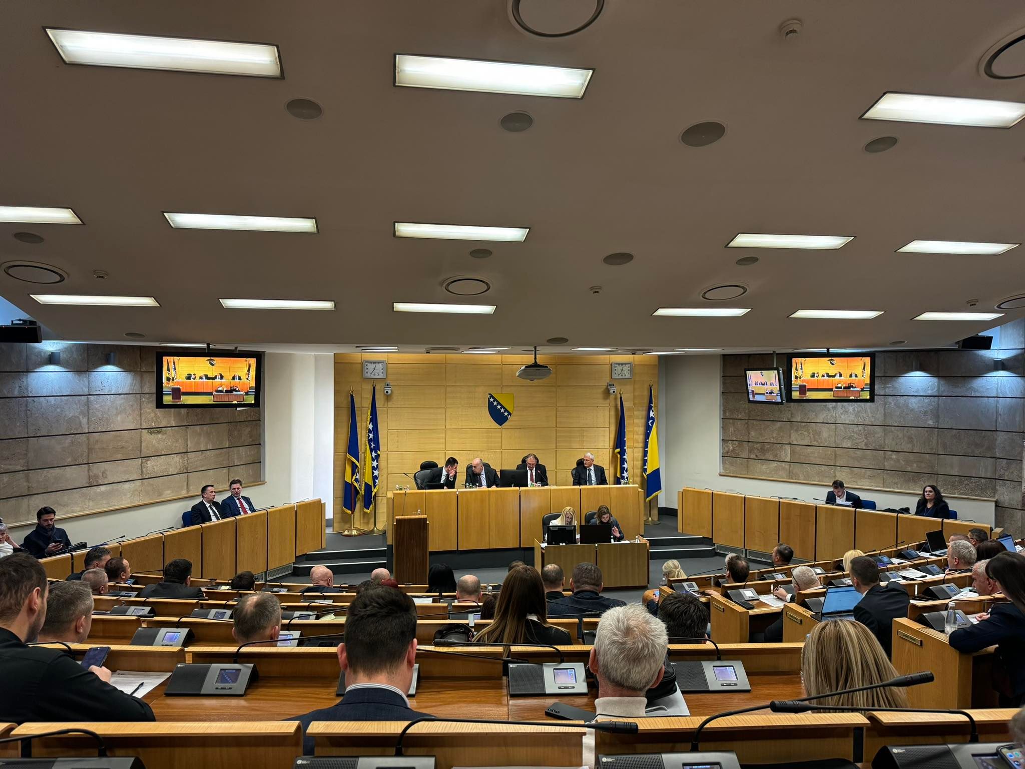 Prije početka sjednice Ambasada SAD-a uputila je jasnu poruku - ovo je važan trenutak za BiH, ali i za Ameriku