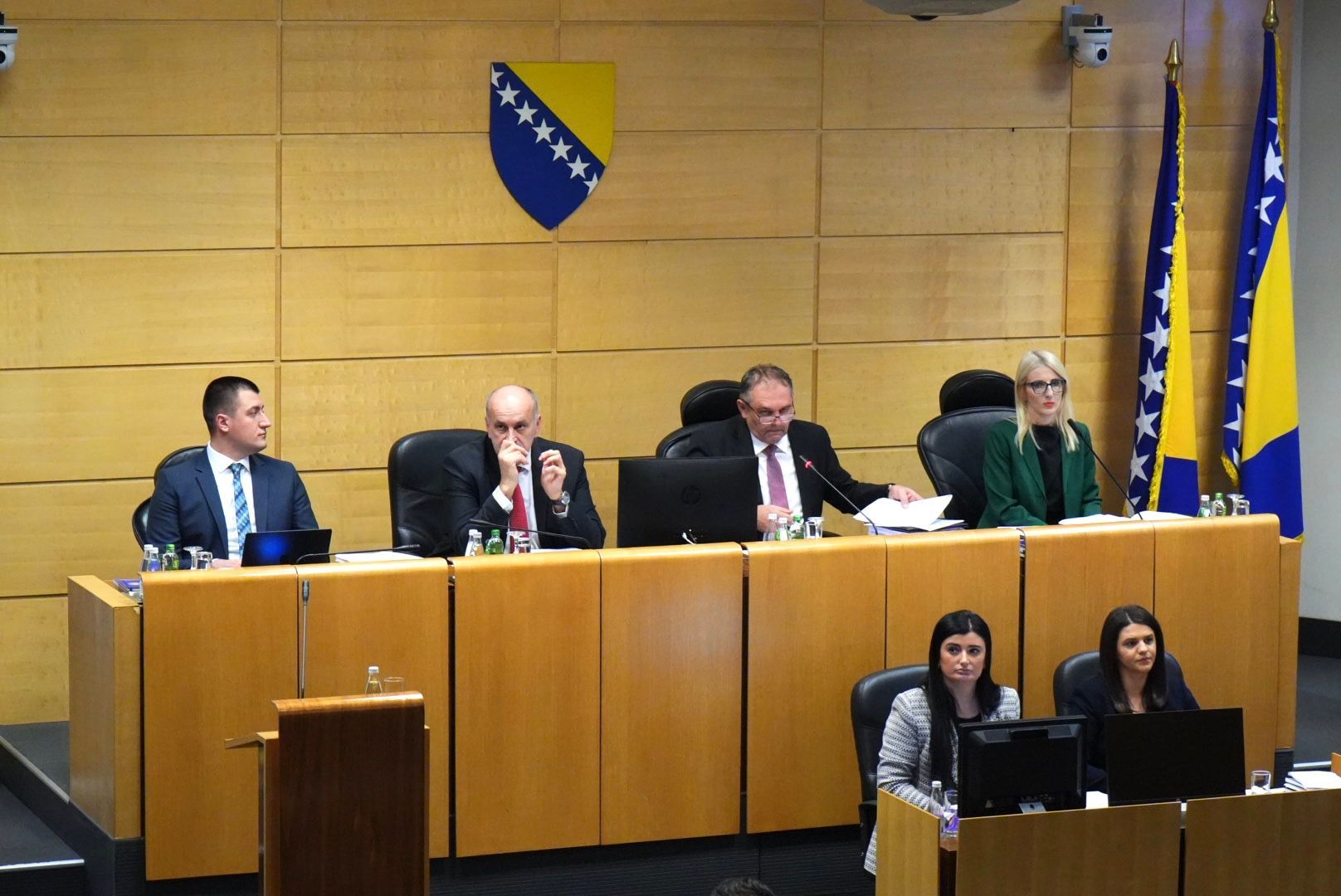 Dom naroda Parlamenta Federacije Bosne i Hercegovine razmatrat će danas na sjednici koja je upravo počela Prijedlog budžeta za 2025. godinu koji iznosi 8.248.547.700 KM.