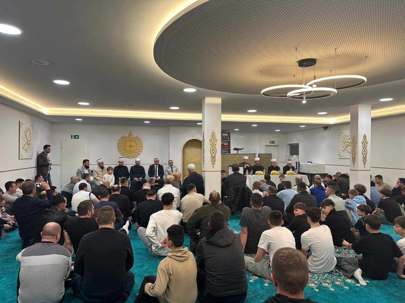 Džemat Burghausen-Altötting, koji trenutno broji 130 porodica, predstavlja primjer kako zajednica može biti stub podrške, ljubavi i vjere