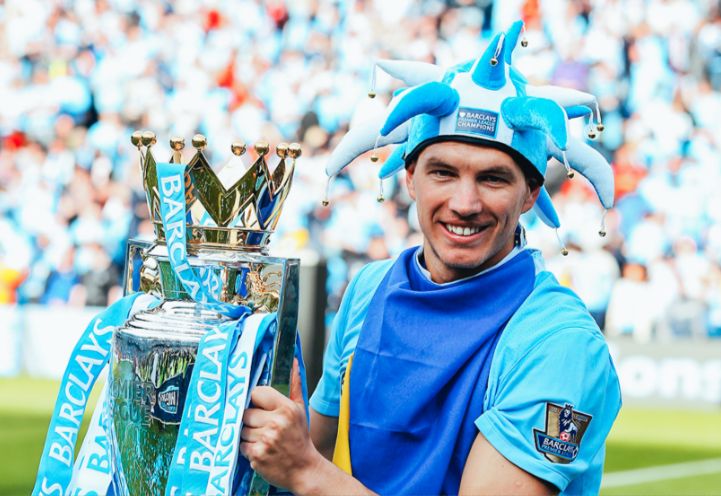 Jedan od najboljih bosanskohercegovačkih nogometaša svih vremena, ostvario je transfer karijere potpisavši ugovor s Manchester Cityjem