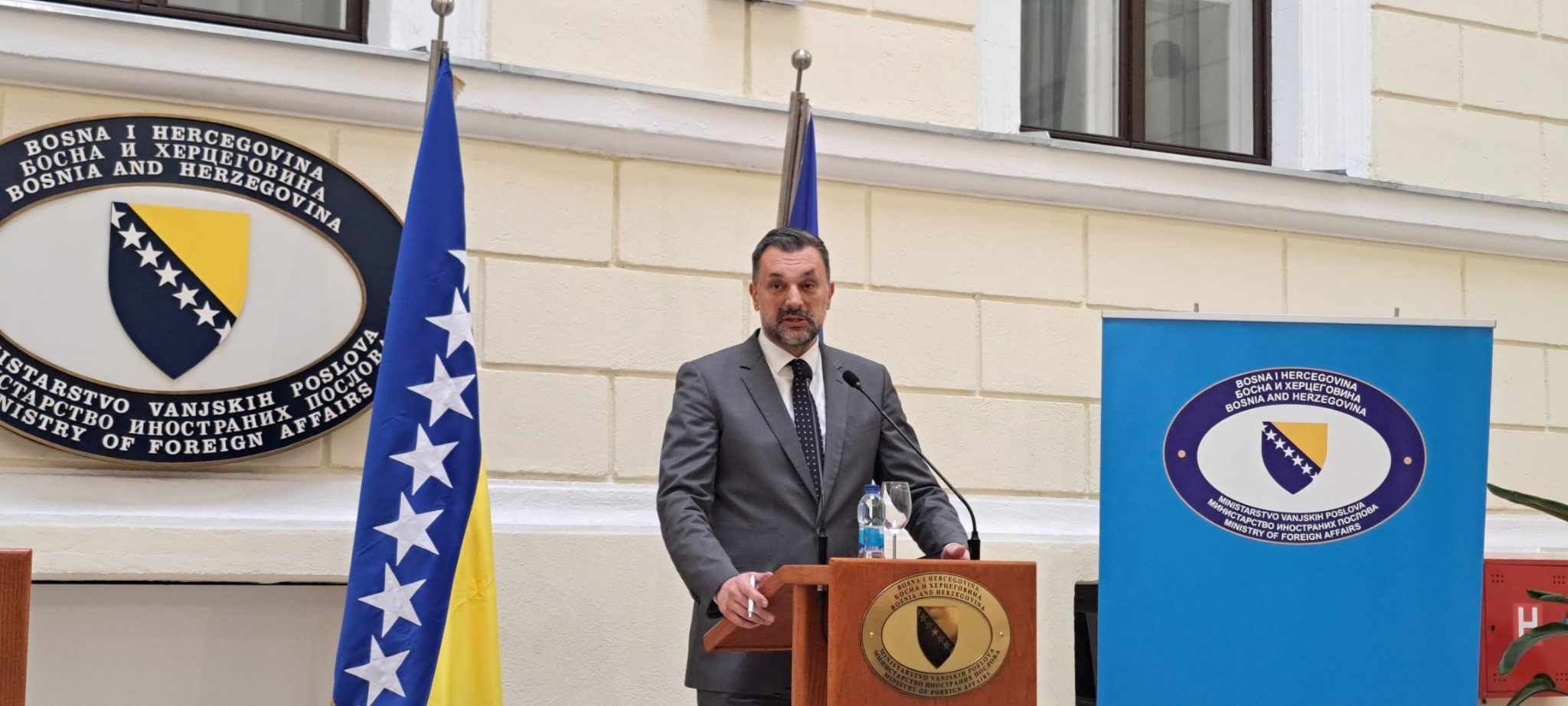 Ministar Konaković će se na press konferenciji obratio povodom aktuelnih političkih zbivanja u Bosni i Hercegovini.
