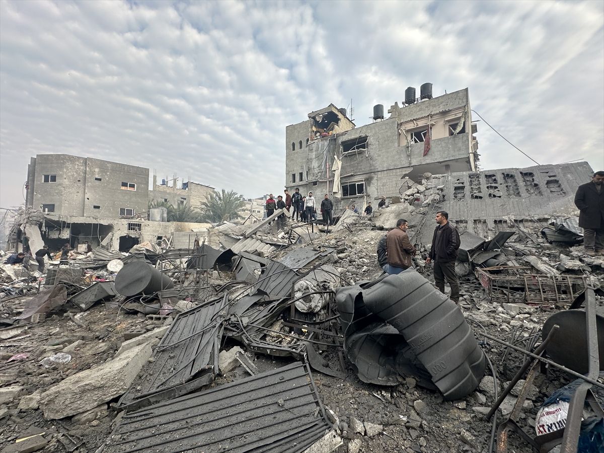 Očevici su naveli da je izraelski dron bombardovao šatore raseljenih Palestinaca u zapadnom dijelu grada Deir al-Balaha