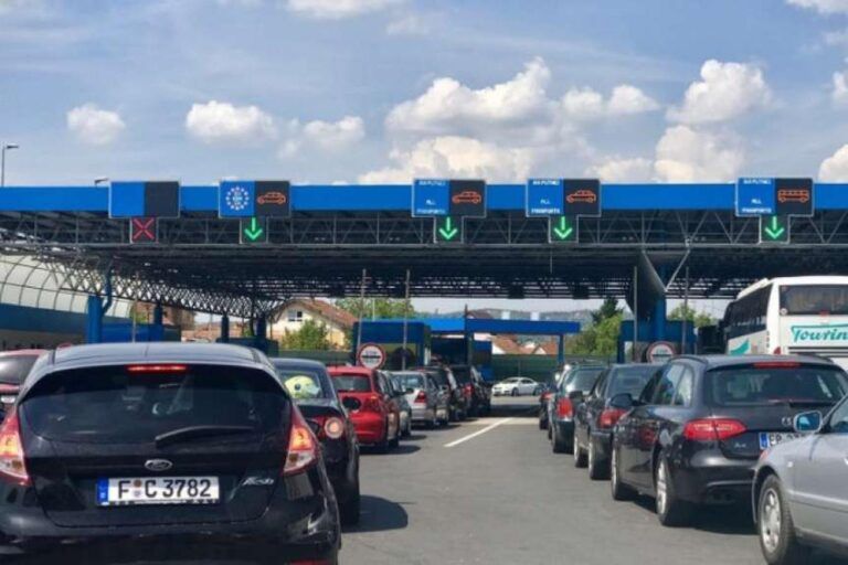 U slučaju da oni koji putuju to ne učine, a carinici otkriju novac, prijeti im prekršajna prijava i novčana kazna.