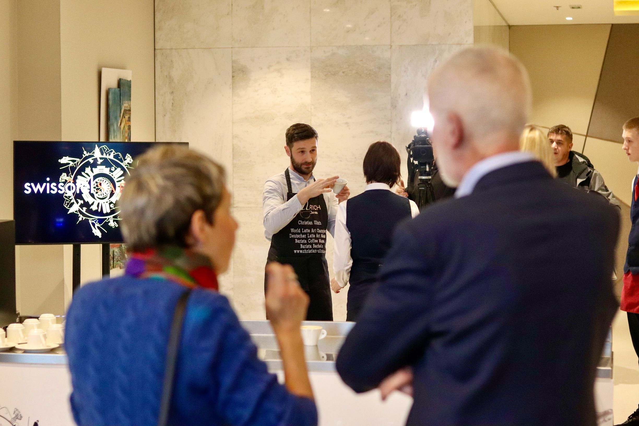 Swissotel Sarajevo organizirao je sinoć ekskluzivni događaj "Swissotel Sarajevo – Kafa sa Christianom Ullrichom, svjetskim Latte Art šampionom"