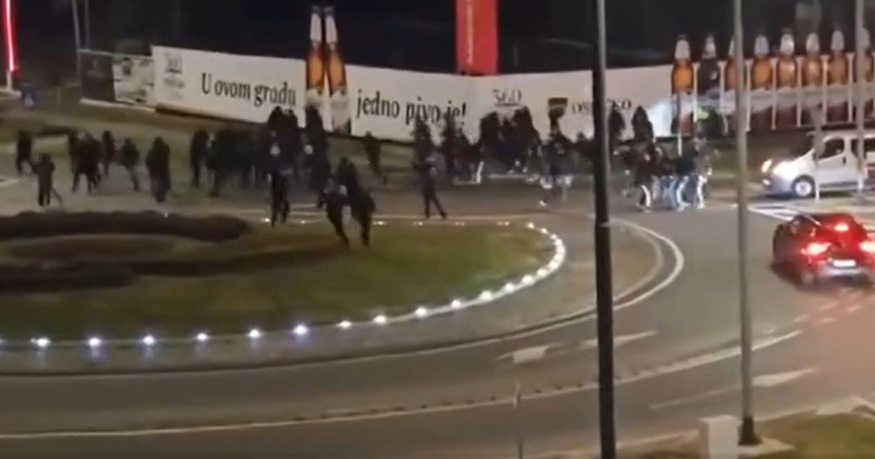 Nedaleko od dvorane došlo je do sukoba između navijačkih grupa