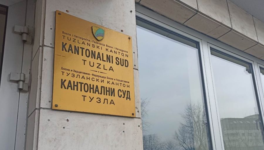 Osumnjičeni se terete za uključivanje dvije maloljetnice u prostituciju i korištenje njihovih seksualnih usluga.