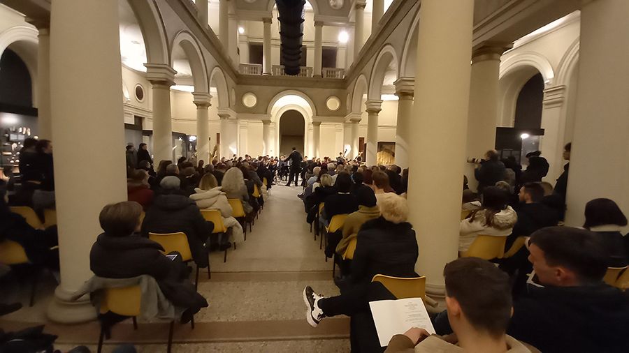 Publika je imala priliku slušati Simfoniju br. 39 u Es duru KV. 543, Wolfganga Amadeusa Mozarta.