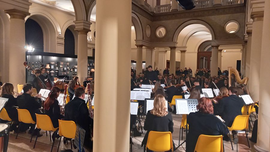 Publika je imala priliku slušati Simfoniju br. 39 u Es duru KV. 543, Wolfganga Amadeusa Mozarta.