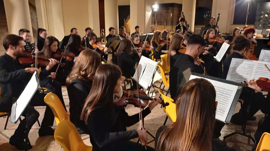 Publika je imala priliku slušati Simfoniju br. 39 u Es duru KV. 543, Wolfganga Amadeusa Mozarta.