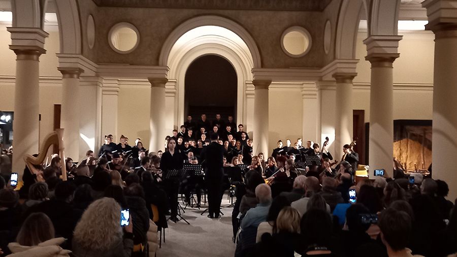 Publika je imala priliku slušati Simfoniju br. 39 u Es duru KV. 543, Wolfganga Amadeusa Mozarta.