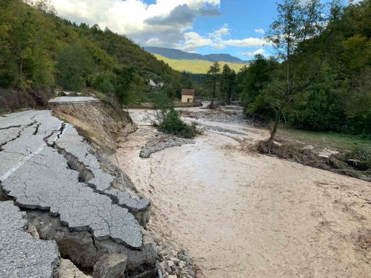 Obilne kiše ponovno su izazvale poplave na području Konjica, a najveće štete zabilježene su u naselju Kralupi, gdje je poplavljeno 10-ak kuća.