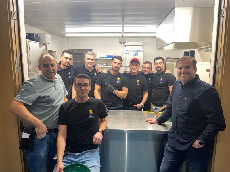 Pred mnogobrojnom publikom predstavile su se folklorne sekcije KUD 'Bosna' iz Basela te KUD 'Sevdah' iz Oberentfeldena