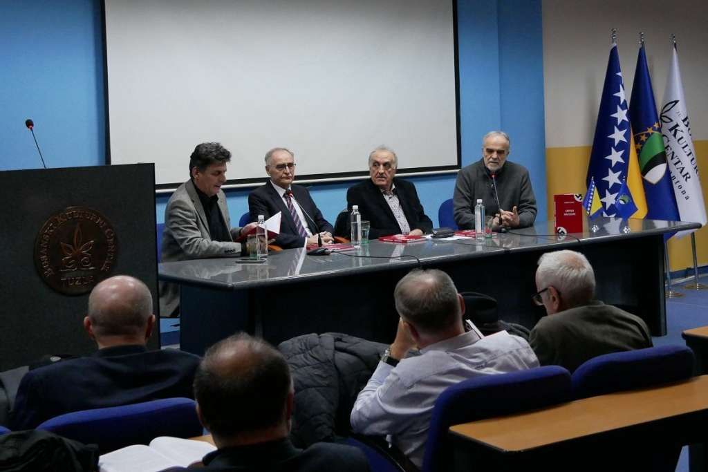 Profesor Lavić je kazao da je Avdićeva knjiga važan izraz razumijevanja povijesnog procesa u kome se već odavno nalazimo i koji u BiH već dugo stvara nered, nemir i nelagodnost.