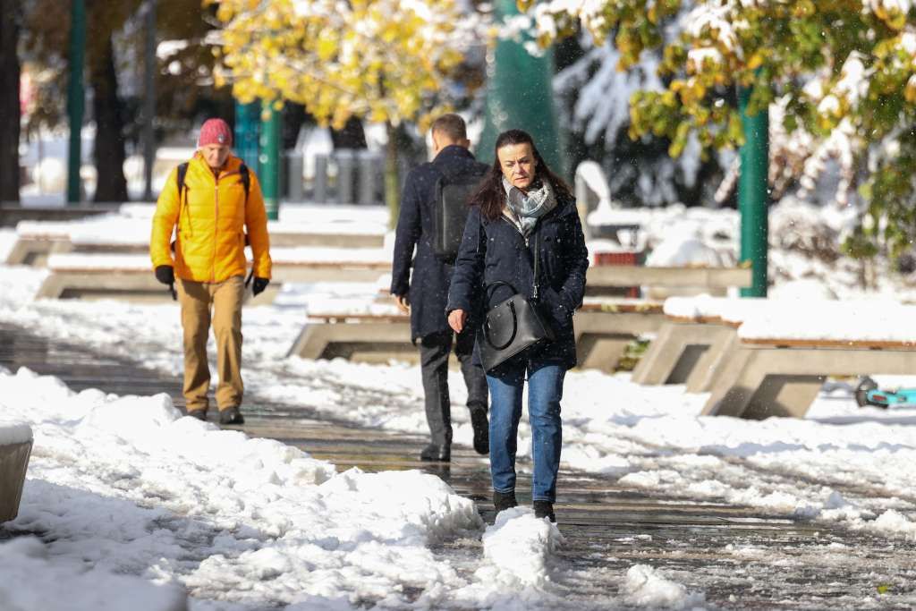 Prethodnih dana zabilježen je povećan broj povreda građana zbog padova na ledu, a to su uglavnom povrede ruku i nogu.