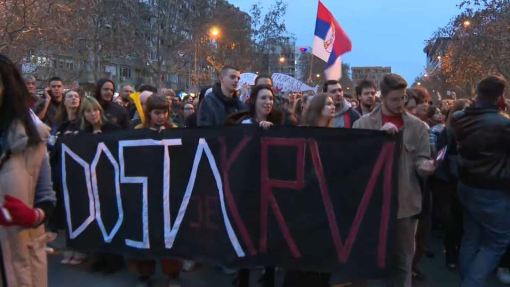 Objektivno i bez zluradosti, vlast naprednjaka je ozbiljno uzdrmana, pa zato ne treba isključiti nikakvu mogućnost