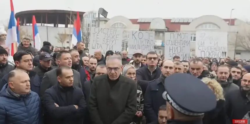 U Bijeljini protesti zbog hapšenja gradonačelnika Ljubiše Petrovića