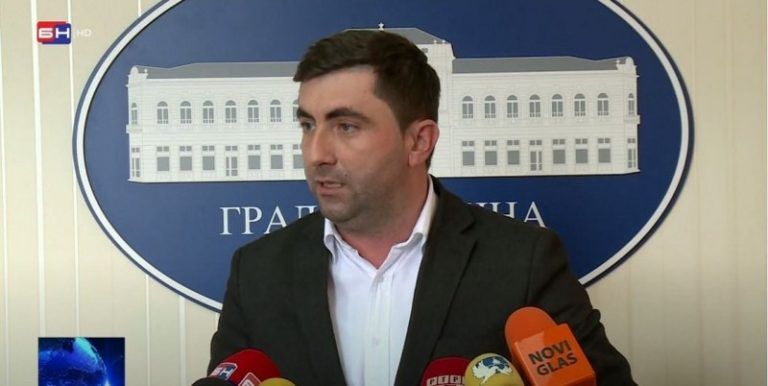 Gradonačelnik Bijeljine: Šimpanze u Zoološkom vrtu imaju više stida od SNSD-ovaca