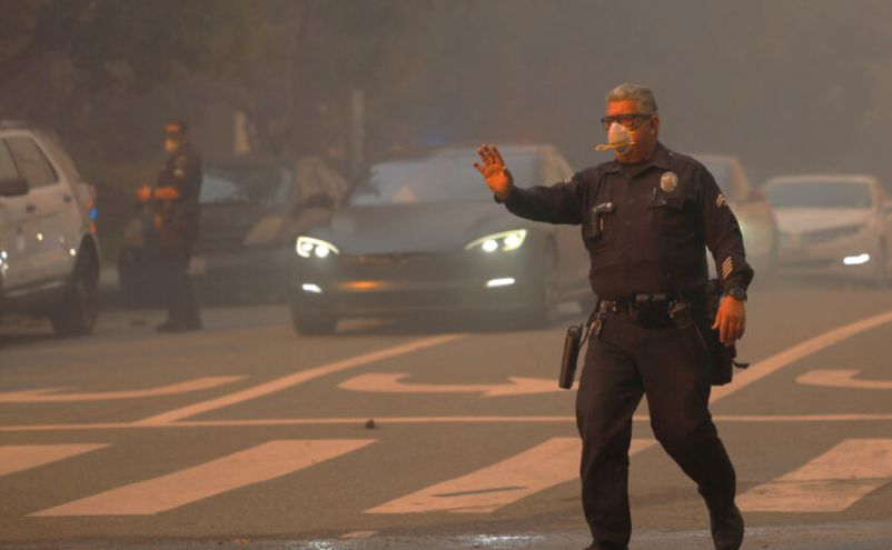 “Ako se nalazite u jednom od ovih područja, a tamo ne pripadate, bit ćete uhapšeni”.