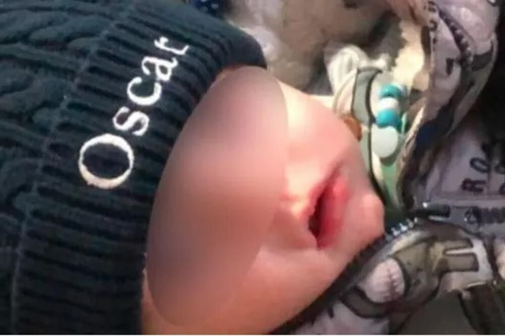 Ljudi su ostali šokirani kada su na oglasima jedne žene među fotografjama dvosjeda pronašli i fotografiju njenog sina sa natpisom "mora da ode odmah".