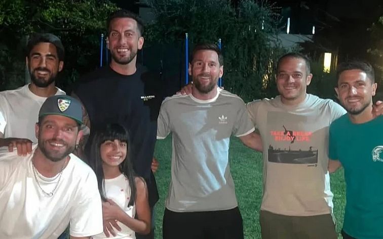 Tokom zimske pauze u američkoj MLS ligi Lionel Messi se vratio u svoju Argentinu i tu se sastao s dječacima s kojima je prije 30 godina dijelio svlačionicu.