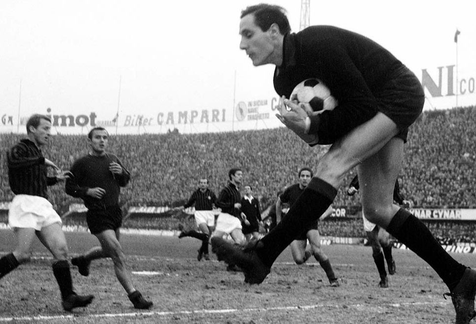 Karijeru je započeo u Udinzeu, a igrao je i za Romu osam sezona i također osvojio dva trofeja