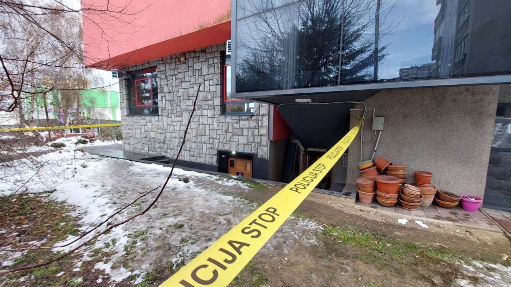 Formirana je uviđajna ekipa, koja je pod nadzorom dežurnog kantonalnog tužioca Zeničko-dobojskog kantona, odmah i započela uviđaj na licu mjesta