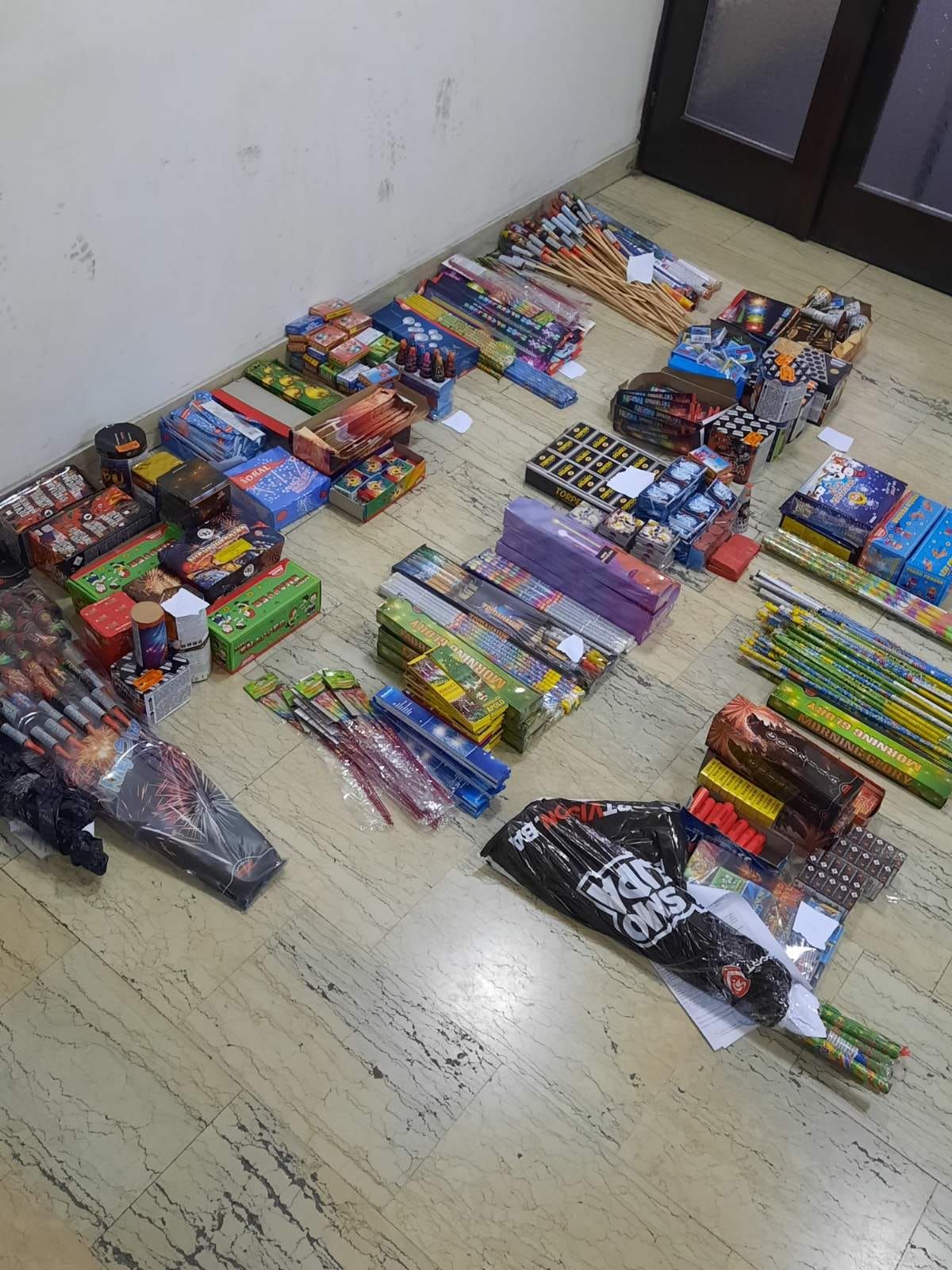 U sprovedenim aktivnostima pronađeno je i oduzeto 41.460 komada različitih pirotehničkih sredstava.