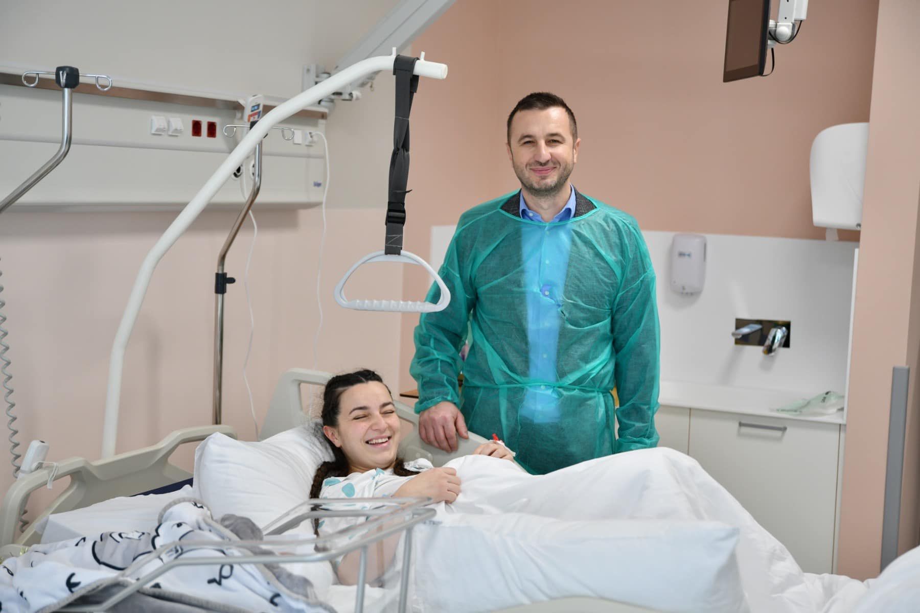 Beba je rođena odmah poslije ponoći u prvim minutama 2025. godine, a sretna majka rodila je dječaka.