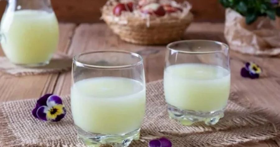 Čaj može da se pripremi jednostavnim prelivanjem svježih ili osušenih iglica vrućom vodom, dok je sirup nešto složeniji ali dugoročniji preparat