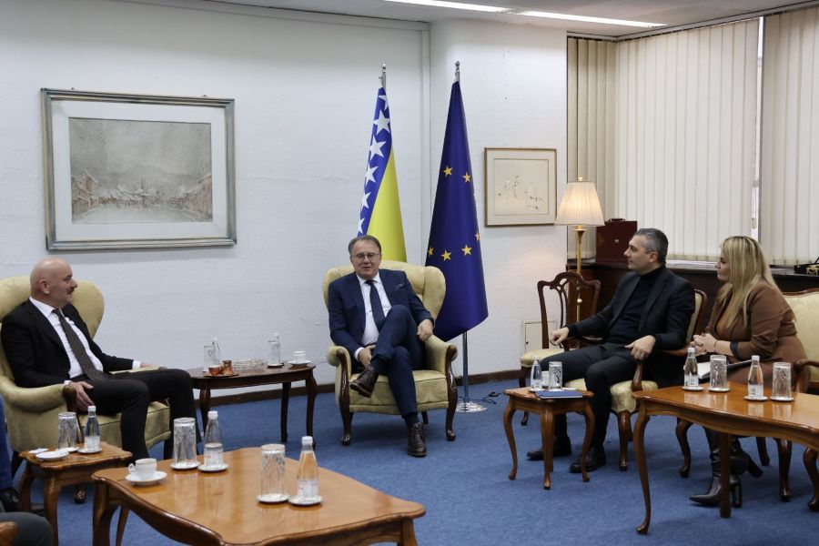 Na sastanku je Cengiz izrazio zadovoljstvo pozivom premijera na današnji susret, kao i što je ova turska kompanija imala priliku pružiti podršku Bosni i Hercegovini