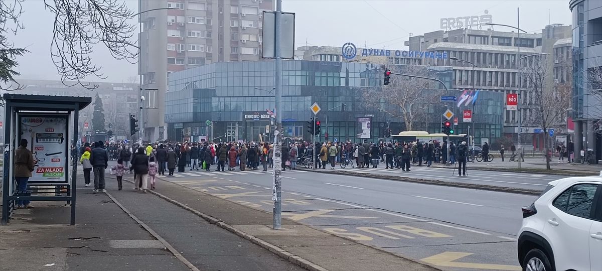 Građani okupljanjem u tišini obilježili dva mjeseca od tragedije u Novom Sadu