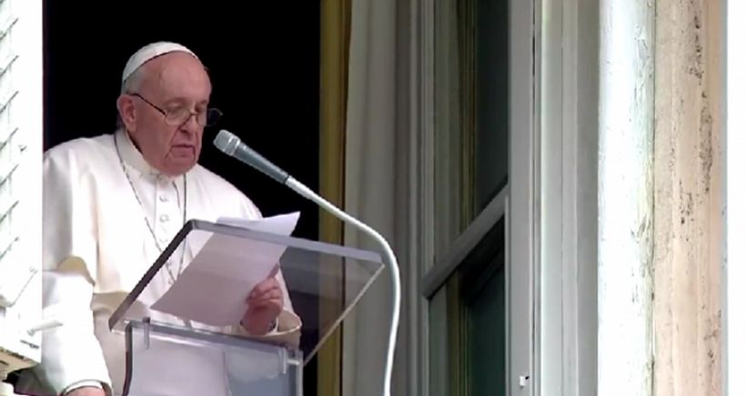 Papa tražio od pomoćnika da završi govor zbog poteškoća s disanjem