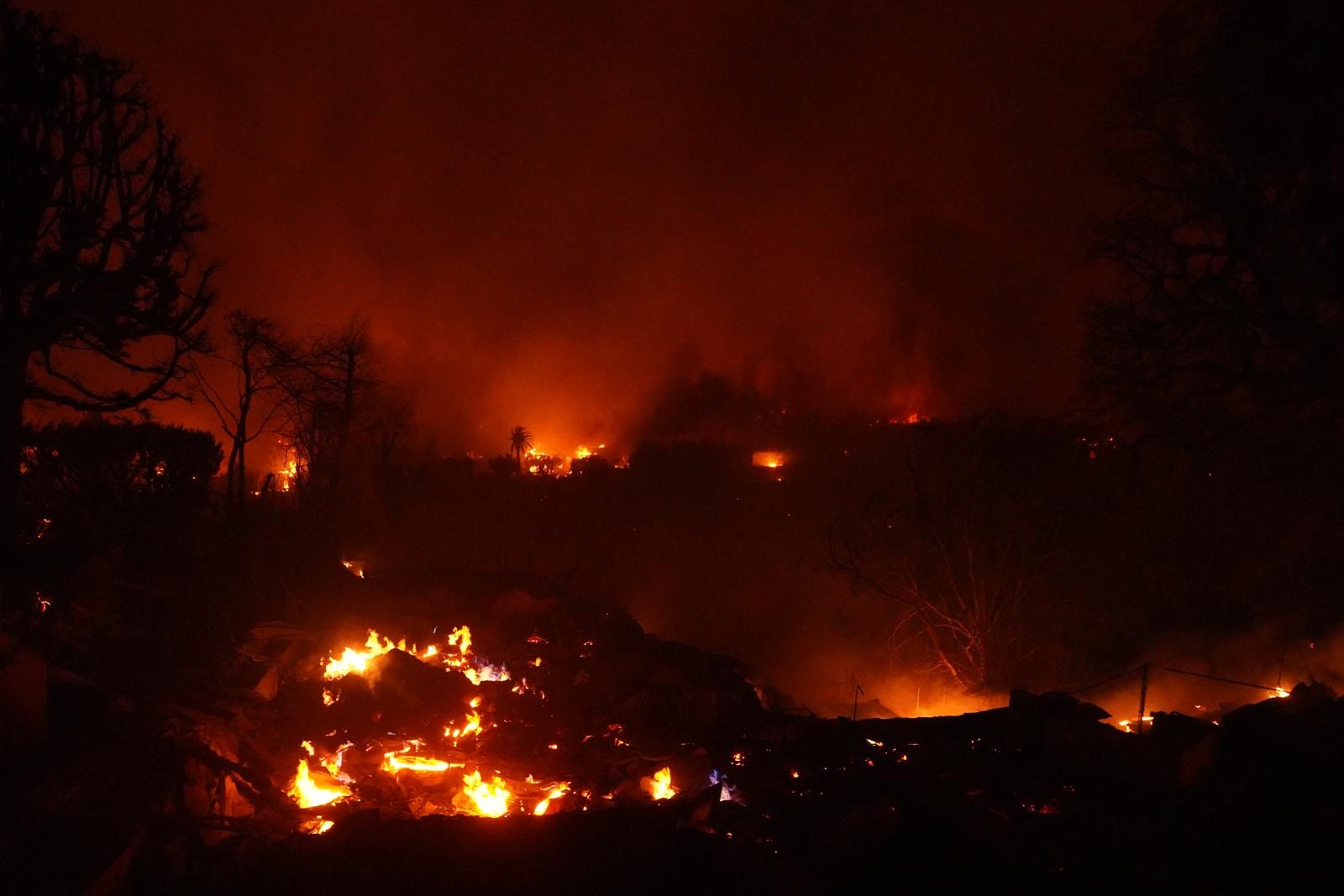 Broj poginulih u šumskim požarima koji bjesne oko Los Angelesa, više od 100.000 ljudi dobilo naredbu da se evakuiraju