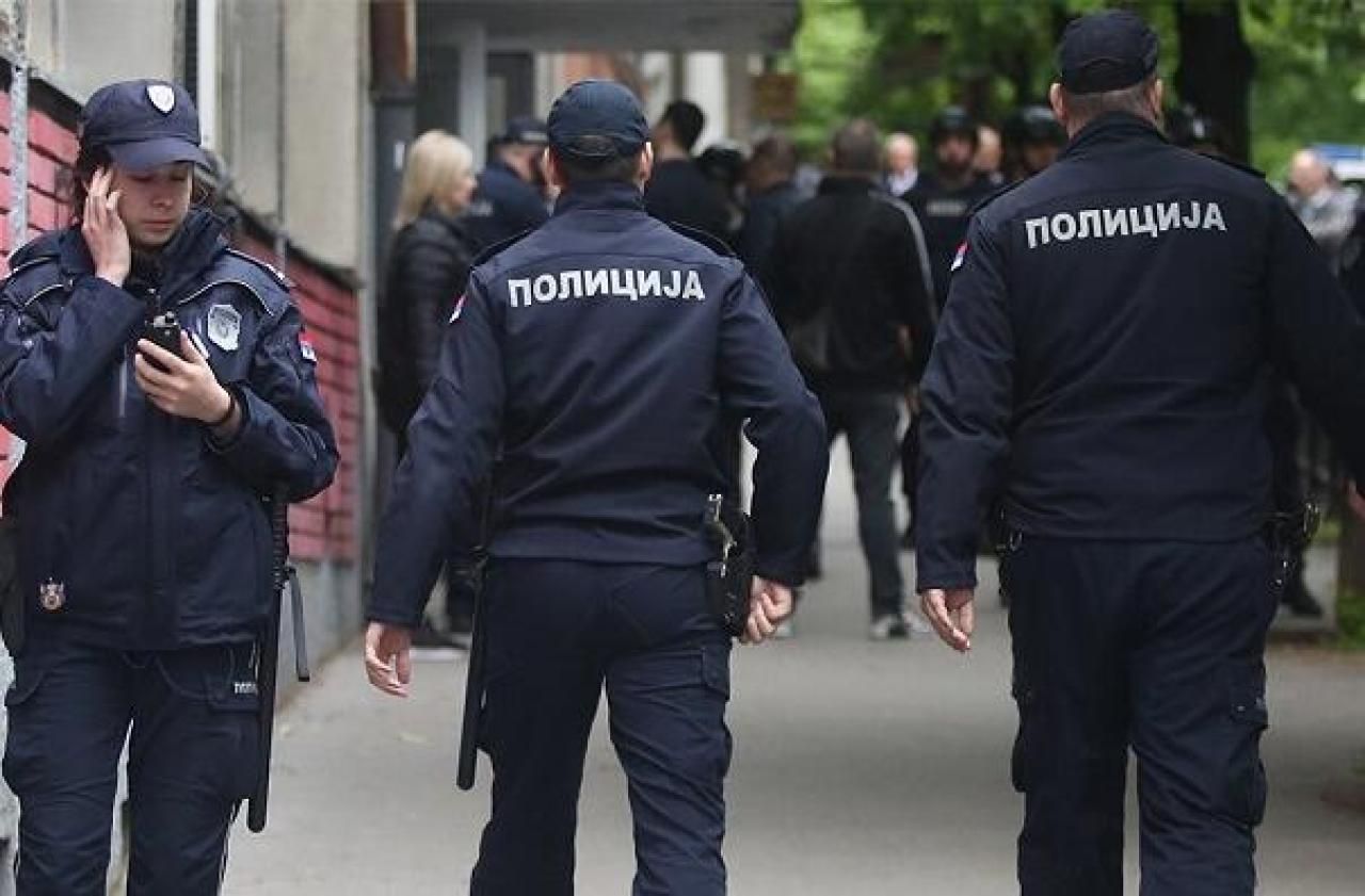 Trenutno se vrši pregled snimaka sa nadzornih kamera i utvrđuju okolnosti pod kojima se sve dogodilo