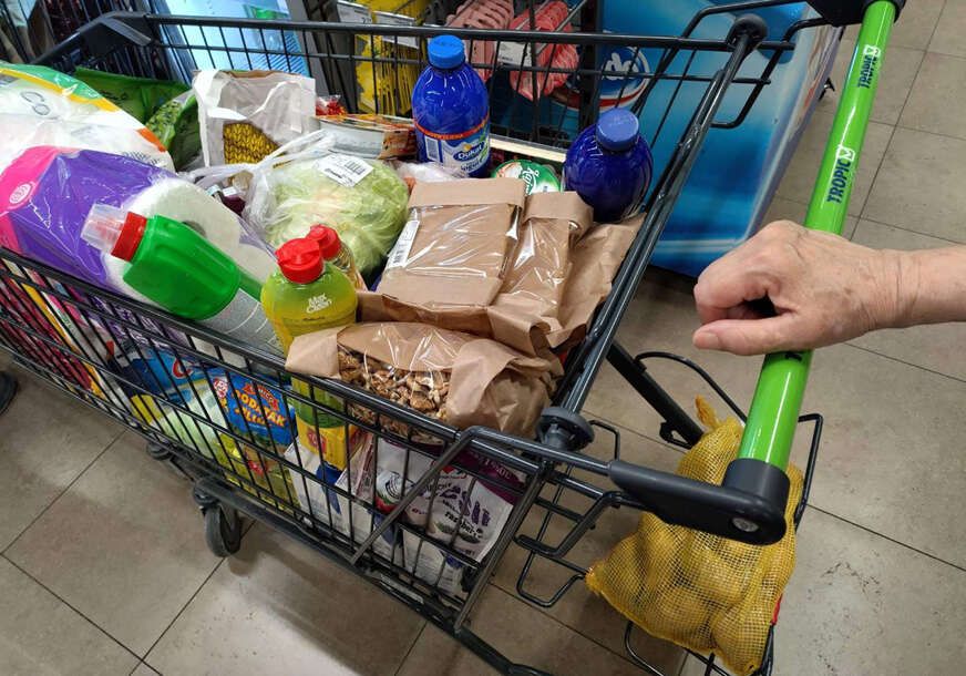 Razlika od 290 predstavlja iznos za koliko je u ovom periodu osiromašilo jedno prosječno domaćinstvo.