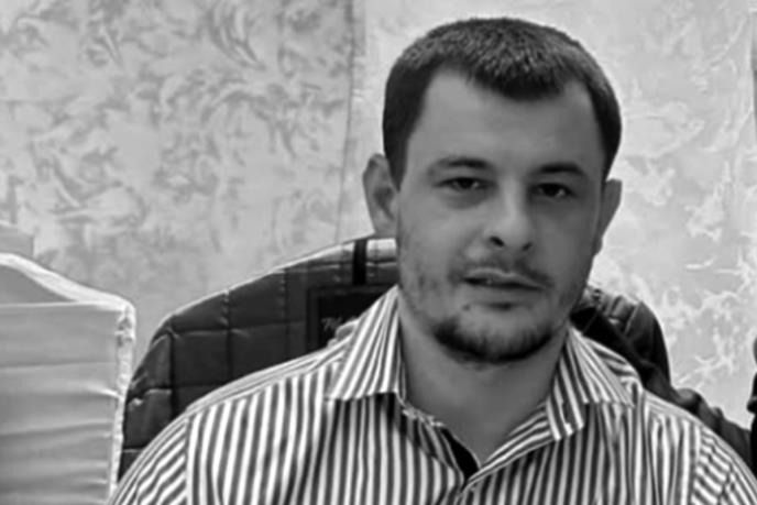 Za Emira novopazarska šira javnost prvi put je čula prije više od desetak godina kada je kao mlad kikbokser redom rušio svoje protivnike