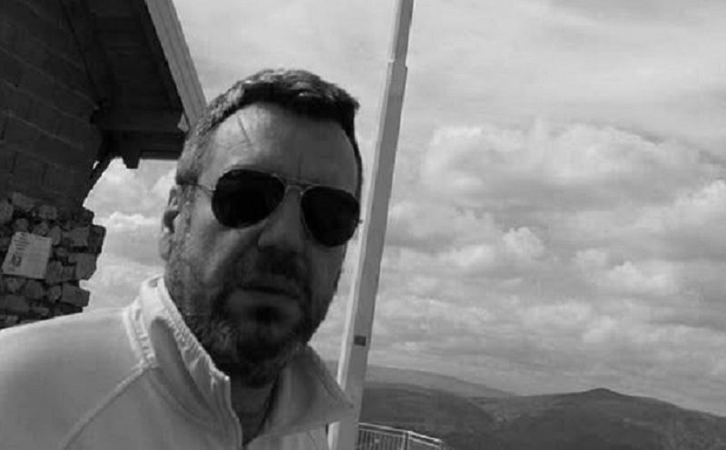 1993. godine tokom agresije na Bosnu i Hercegovinu, teško je ranjen i postao je stopostotni ratni vojni invalid.