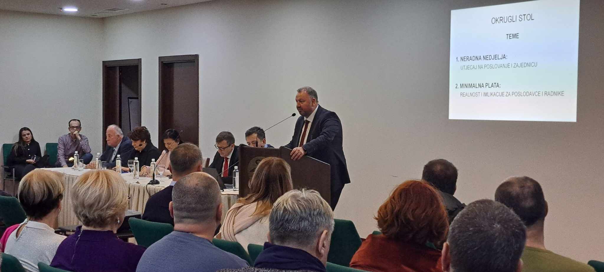 Kako je dodao, privrednici su stava da se ovakva odluka stavi van snage te da se uključi struka, a da se neradna nedjelja treba proglasiti na cijelom području BiH.