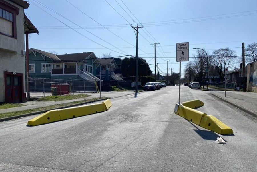 Betonske barijere se nalaze na ulicama na kojima su zabilježene česte nesreće, odnosno problemi s brzinom, a pogotovo tamo gdje se takve ceste križaju s drugim prometnicama