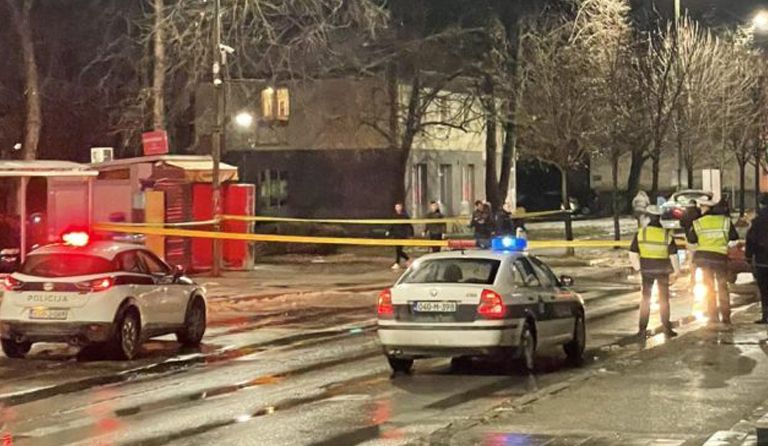 Nesreća se dogodila oko 20:30 sati u ulici Branilaca Bosne kada je 61-godišnji vozač M.S. automobilom marke Passat udario u 20-godišnjeg pješaka K.B..