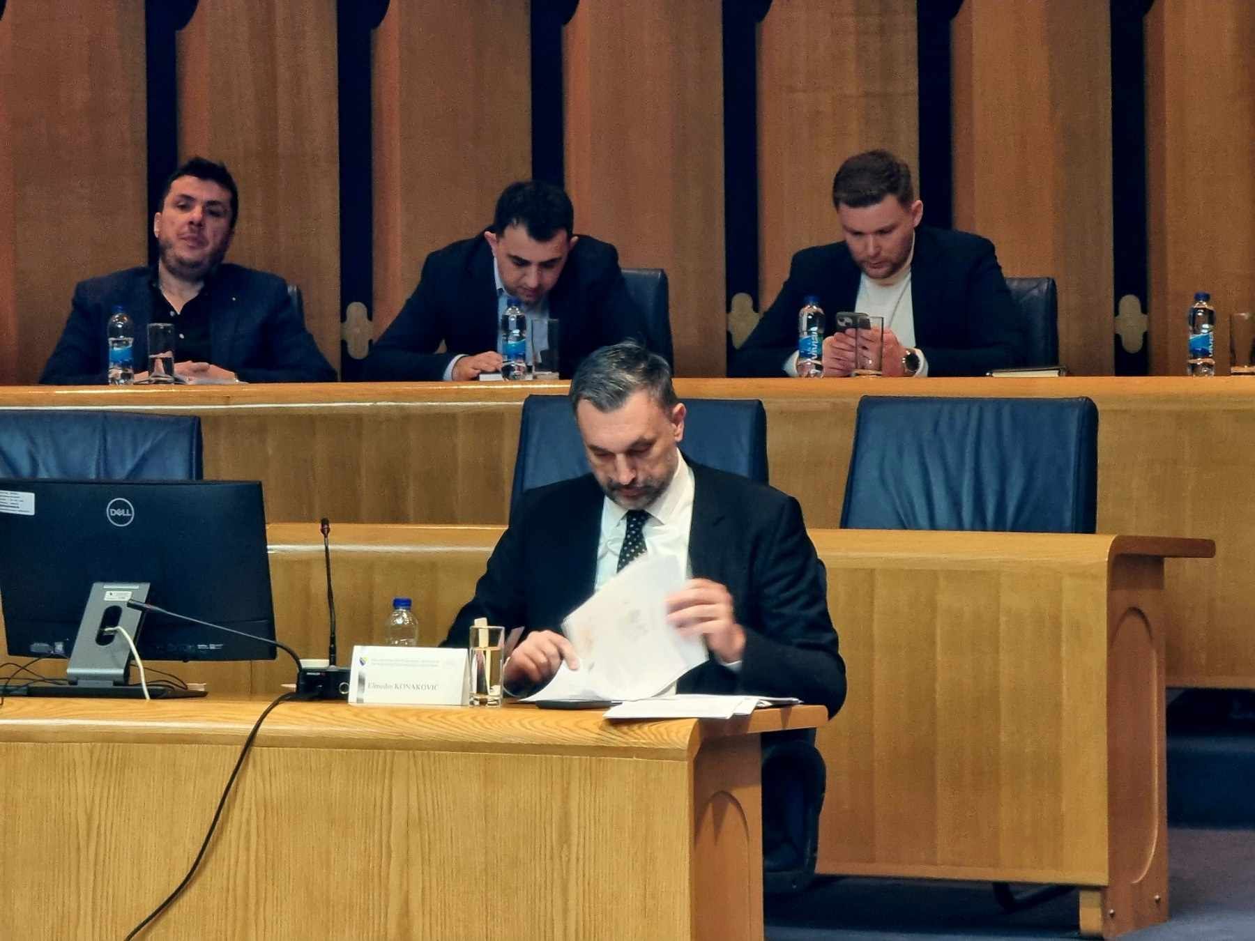 Inače, samit je trebao biti održan u Neumu u decembru ali je tender propao pa je samit i otkazan što je proizvelo diplomatski skandal