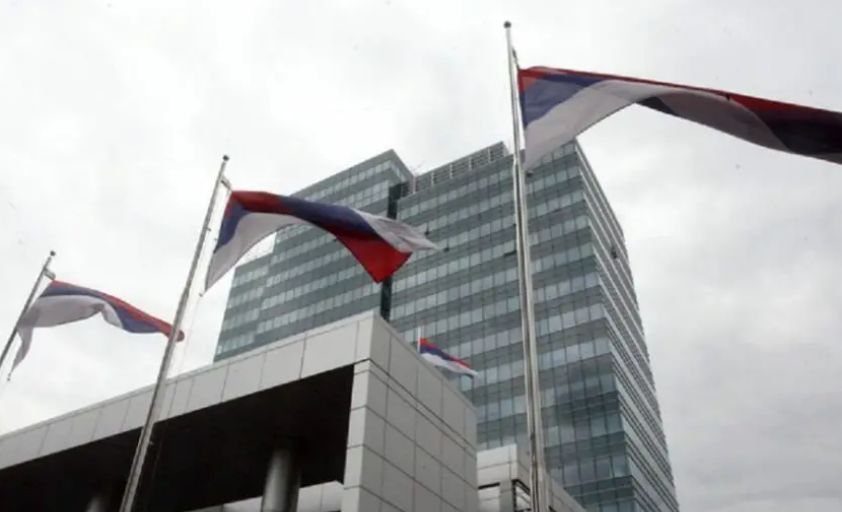 Institucije i javne službe dužne su da zastave spuste na pola koplja       