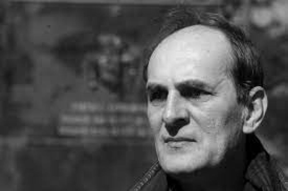 Sadik me pozdravi podignutom rukom, pa išaretom predloži da sjednemo u šadrvan-abdesthanu, da zapalimo po jednu