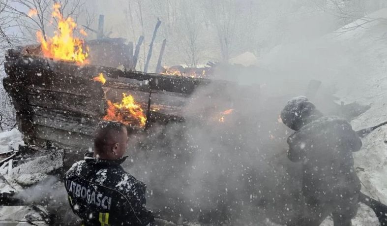 Baka koja je tu živjela je uspjela izaći na vrijeme iz kuće nepovrijeđena