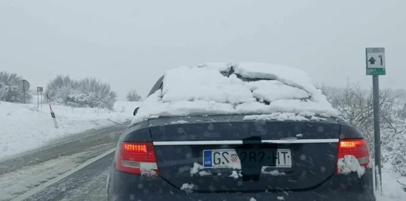 -	U toj žurbi i frci nisam se uspio ni upoznati s njim, samo sam mu se zahvalio, ispričao je vozač